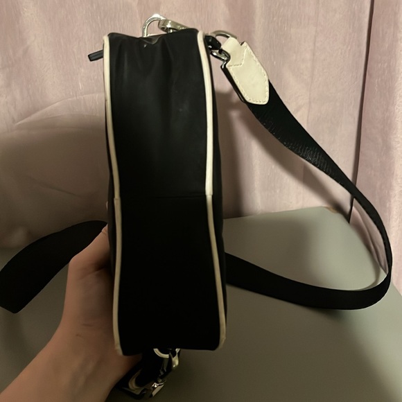 Michael Kors Black and White crossbody - Picture 4 of 5